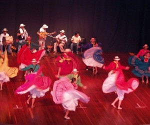 Festival Nacional del Pasillo Fuente: wikimedia.org por Grupo trietnias
